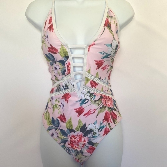 Fashion World Floral One Piece Swim Suit. NWT - Picture 1 of 13